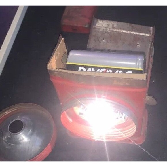 Vintage Niagra “Electric Lantern " Searchlight Red Flashlight Train Lamp Antique - Picture 8 of 9